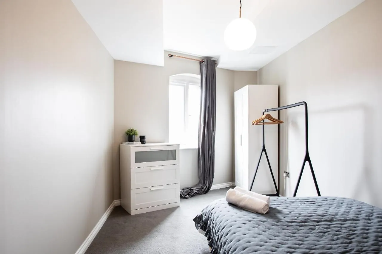 Spacious 2 Bedroom Apartment In Cathedral Quarter Belfast 0*,